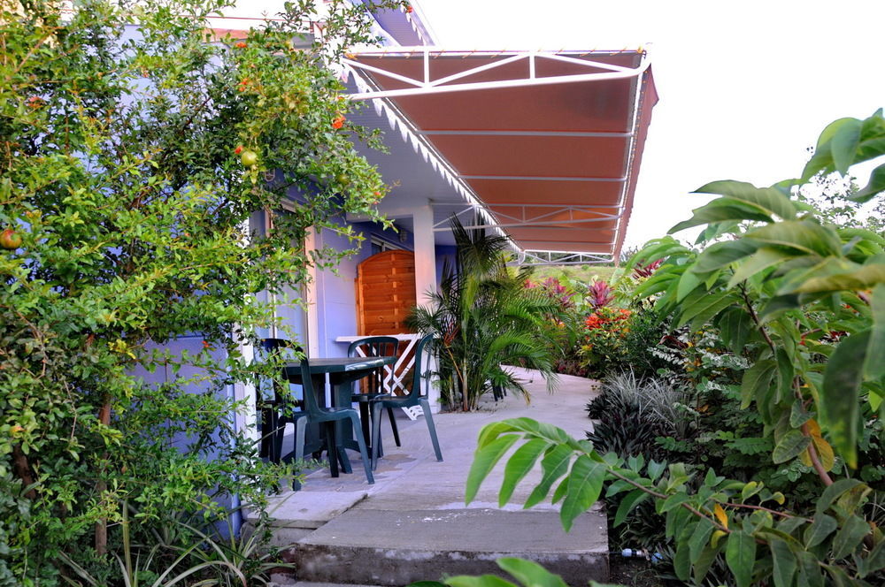 Hotel Village Pomme Cannelle 3 Etoiles Le Precheur Exterior photo